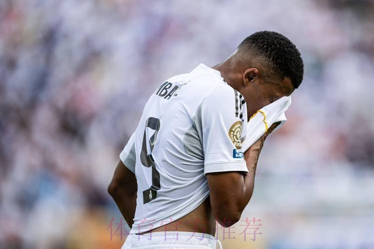 法媒：皇马有意引进杜埃 但巴黎坚定不放人